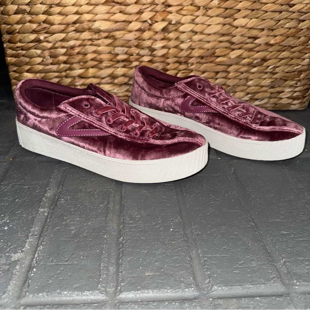 Tretorn Nylite Bold Shoes Women 7.5 Mauve Crushed Velvet Platform Lace Up Casual - Picture 4 of 13